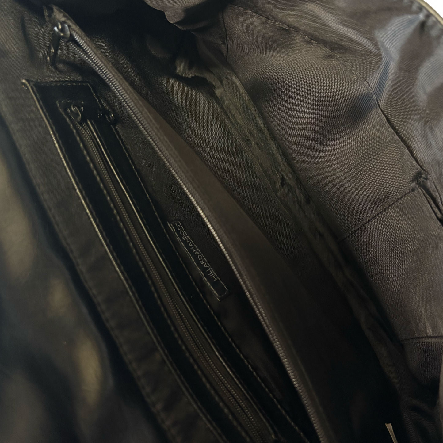 Vintage Y2K Black Leather Hillard & Hanson Shoulder Bag Purse w/ Front Buckle