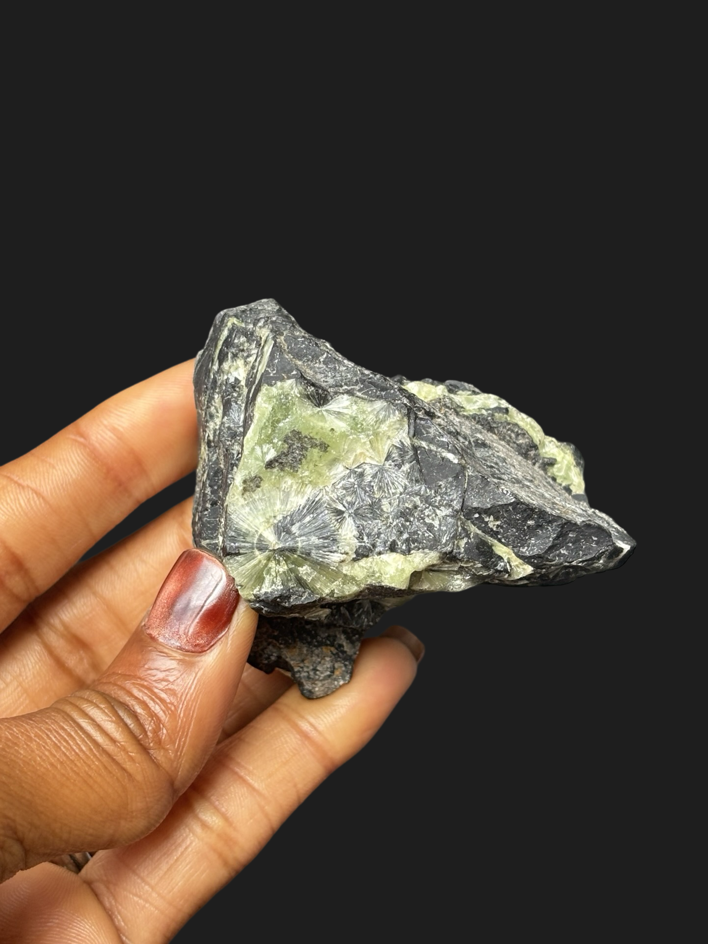 Wavellite Veins with Large Cat’s Eye Crystal on Dark Novaculite Matrix – Mauldin Mountain, Arkansas