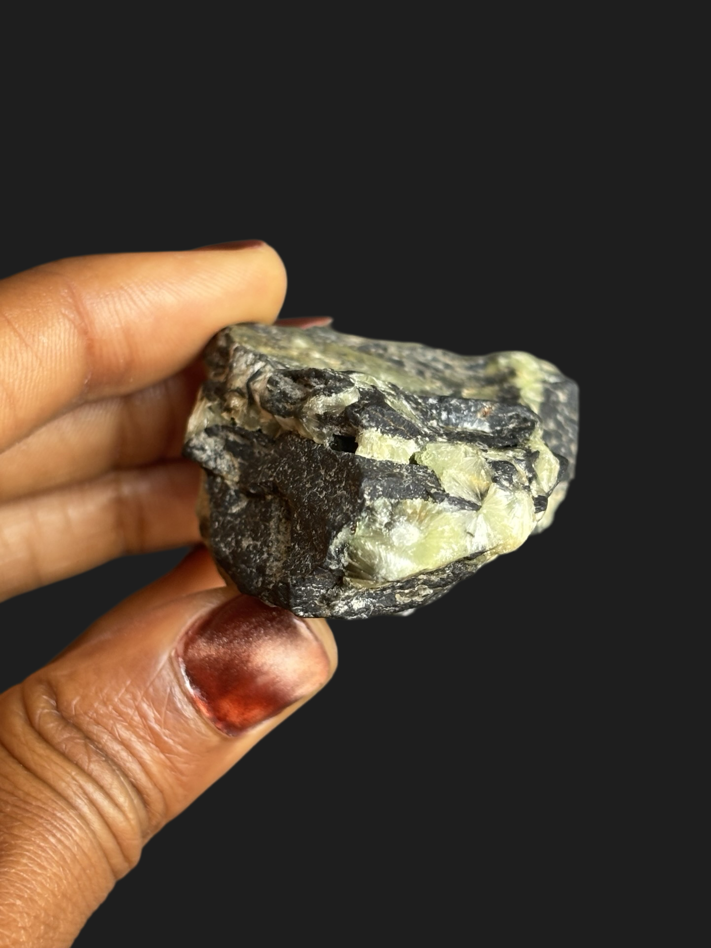 Brilliant Wavellite with Cat’s Eye Formations on Dark Novaculite & Chert Matrix– Mauldin Mountain, AR