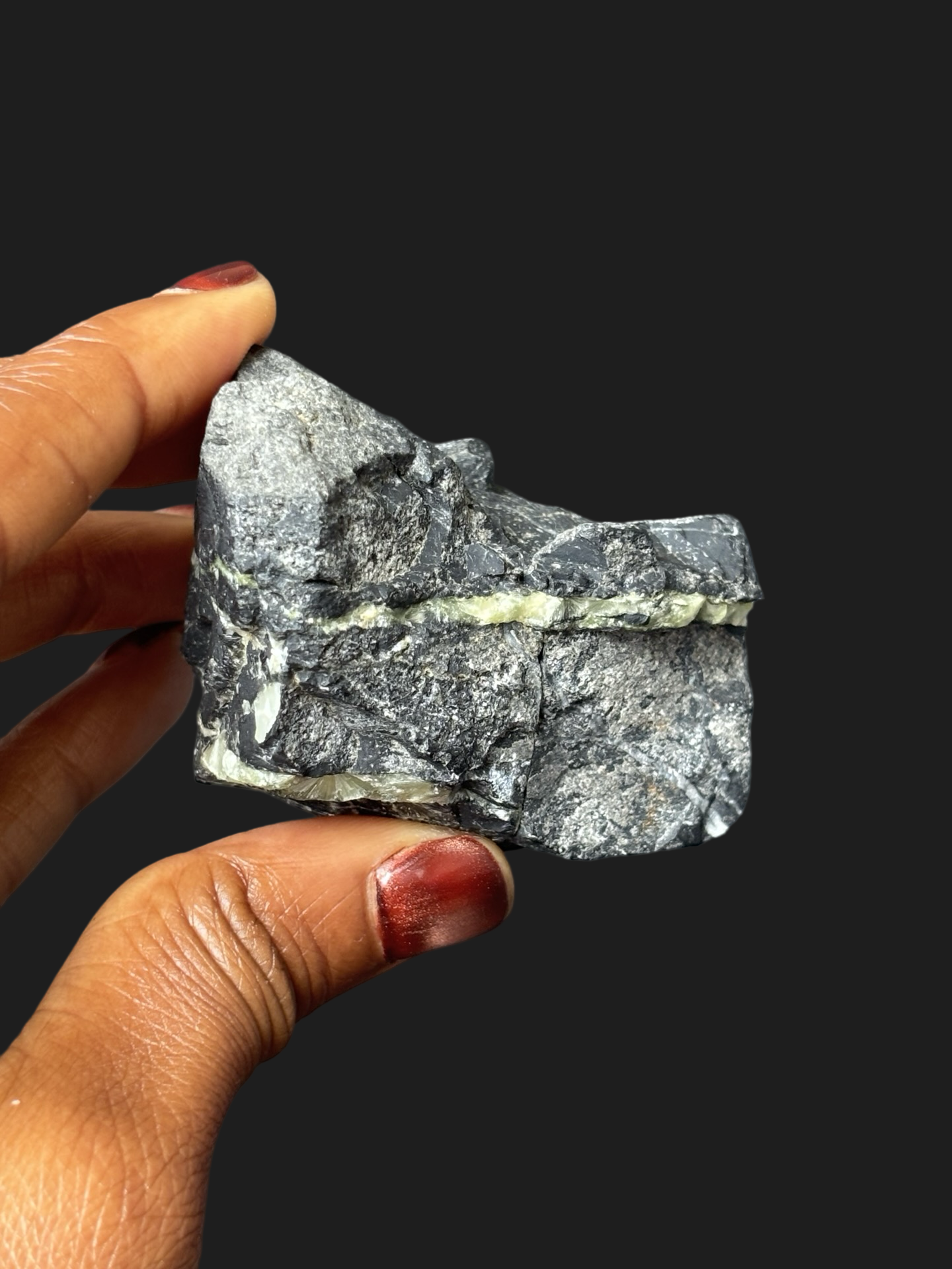 Wavellite Veins with Large Cat’s Eye Crystal on Dark Novaculite Matrix – Mauldin Mountain, Arkansas
