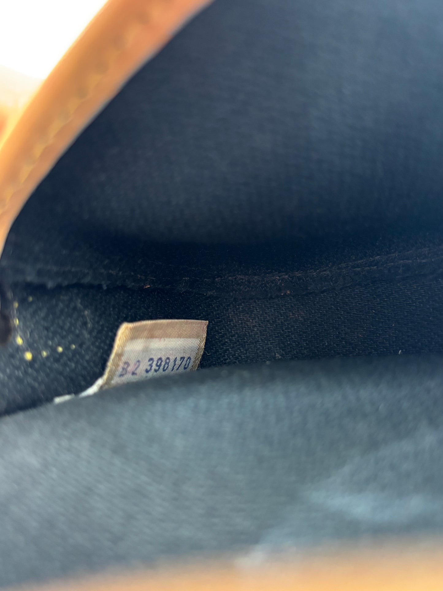 Vintage Y2K Dooney & Bourke Heart Barrel Bag w/ Matching Wristlet